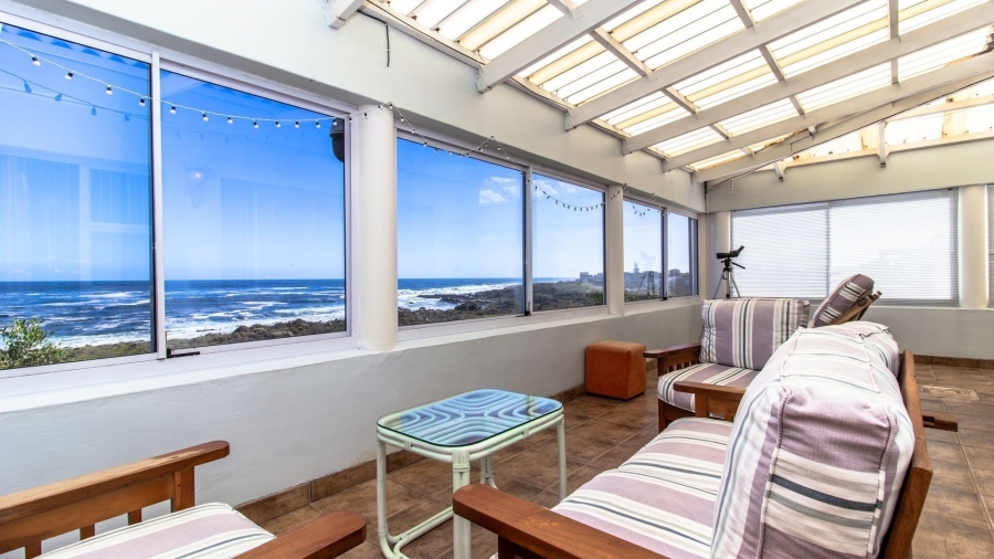 5 Bedroom Property for Sale in Sandbaai Western Cape